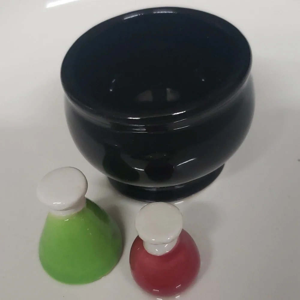 10 Strawberry Street Caldron and Potion Bottles Ceramic Party Snack Bowl